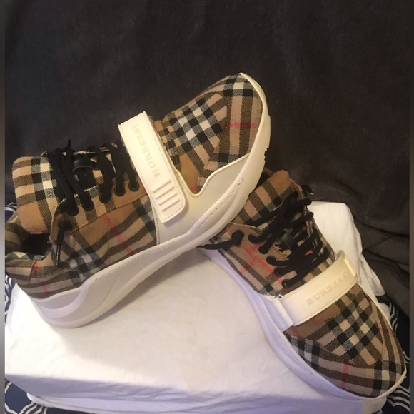 Burberry shoes size 10 , condition 9/10 ! - Picture 2 of 9